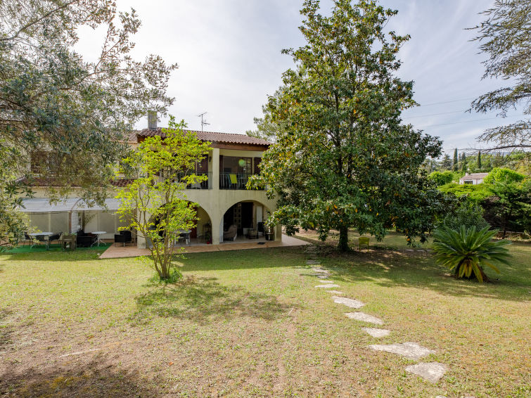 Search and Stay destination Mouans-Sartoux, Provence-Alpes-Côte d'Azur - France from AU$ 215. Villa Manon