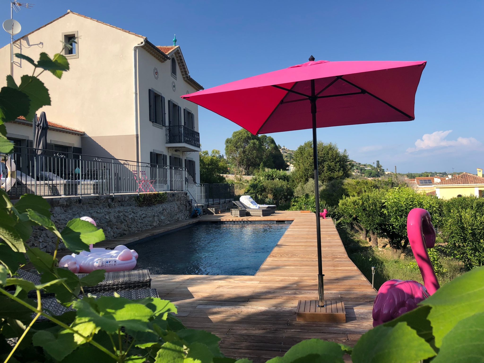 Ferienvilla mit Blick auf das Wasser-Inside