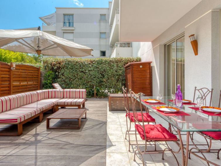 Search and Stay destination Antibes, Provence-Alpes-Côte d'Azur - France from AU$ 171. Les allées du Cap