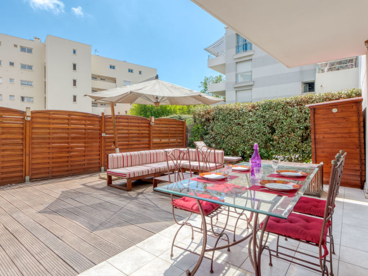 Search and Stay destination Antibes, Provence-Alpes-Côte d'Azur - France from AU$ 171. Les allées du Cap