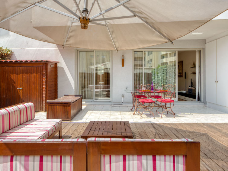 Search and Stay destination Antibes, Provence-Alpes-Côte d'Azur - France from AU$ 171. Les allées du Cap