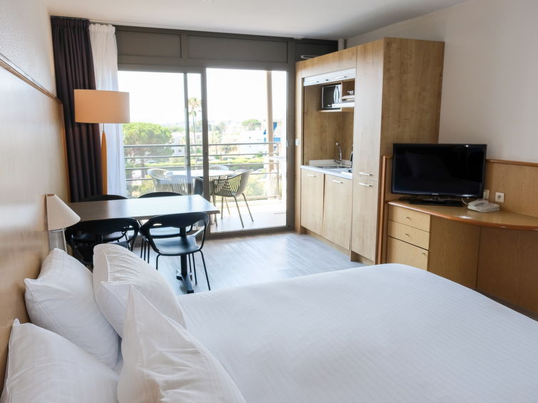 Search and Stay destination Antibes, Provence-Alpes-Côte d'Azur - France from AU$ 161. Résidence Thalazur Antibes