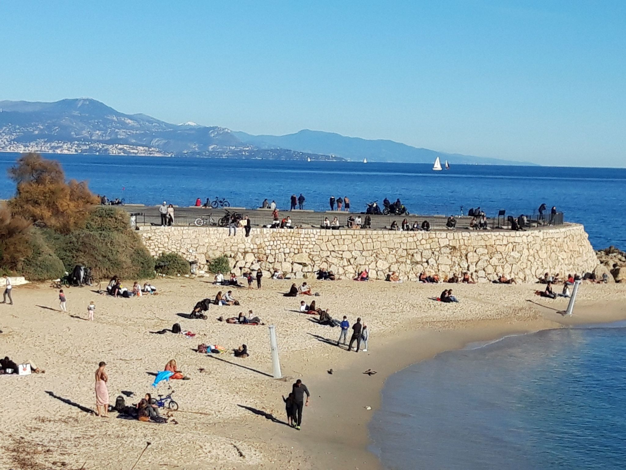 Die Gärten von Antibes-Inside