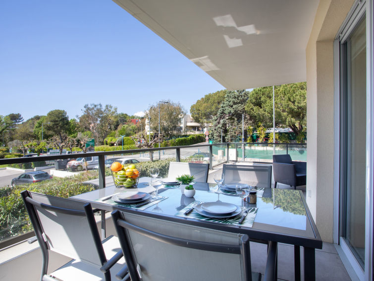 Search and Stay destination Villeneuve-Loubet, Provence-Alpes-Côte d'Azur - France from AU$ 283. L'Orée du parc