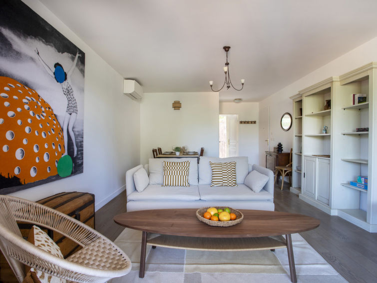 Licht appartement in Villeneuve-Loubet met zwembad en tennisbaan in Villeneuve-Loubet