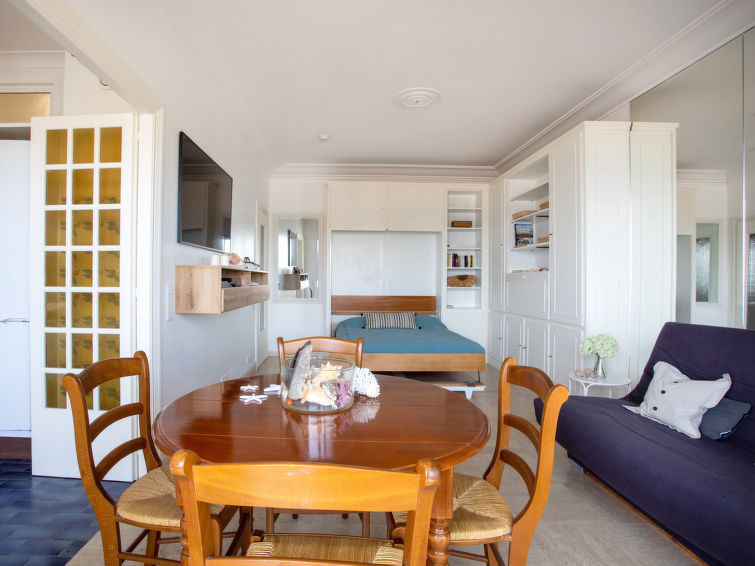 Search and Stay destination Villeneuve-Loubet, Provence-Alpes-Côte d'Azur - France from AU$ 196. le corail