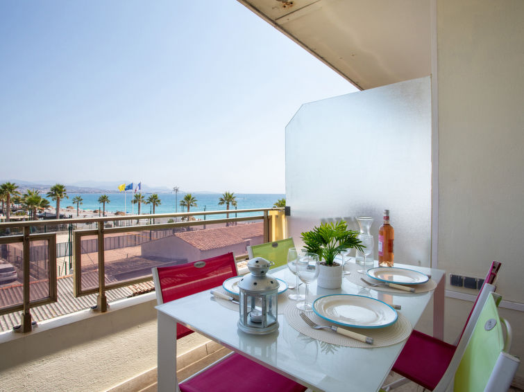 Search and Stay destination Villeneuve-Loubet, Provence-Alpes-Côte d'Azur - France from AU$ 196. le corail