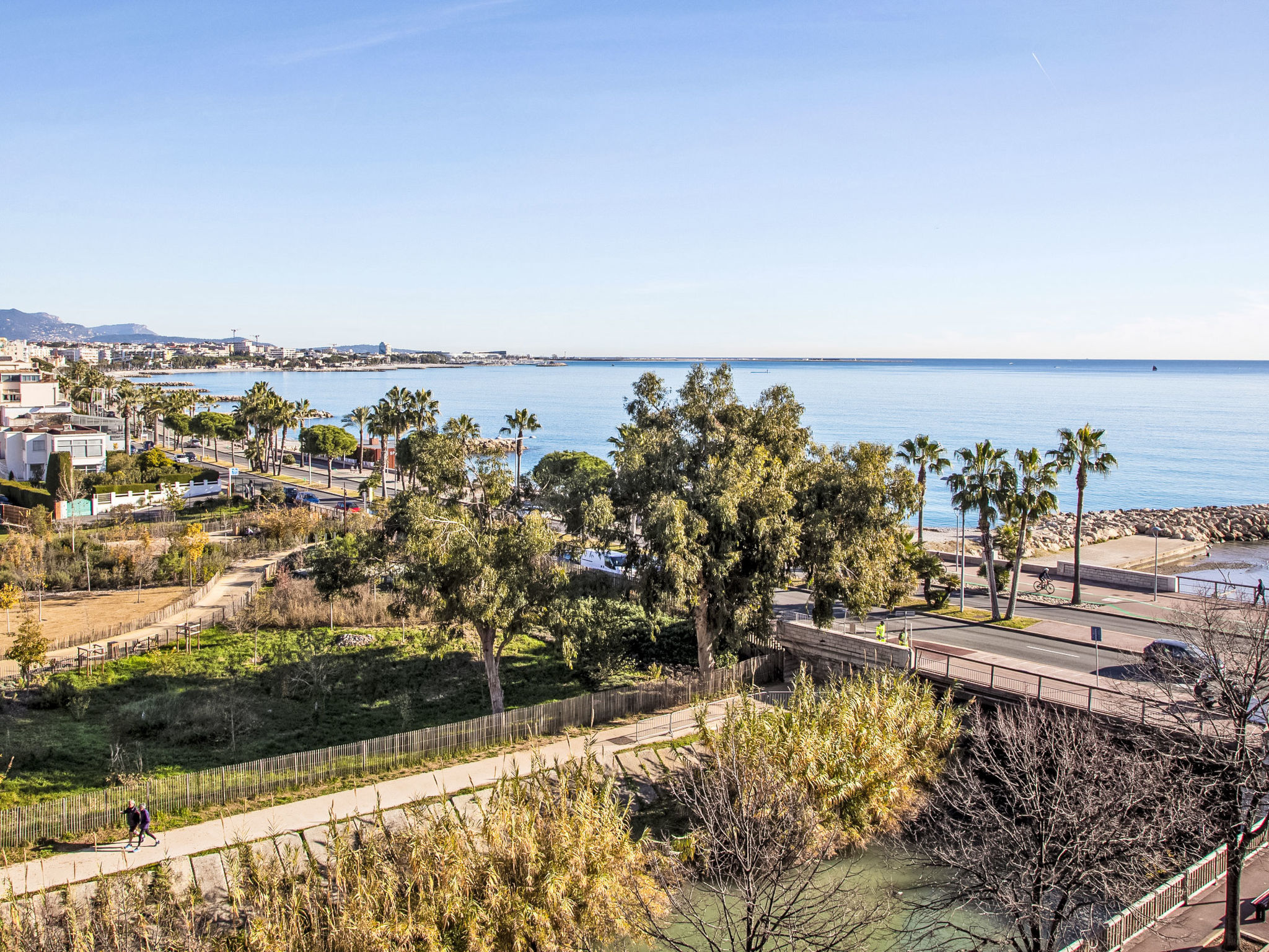 Le Cagnes Beach - Outside