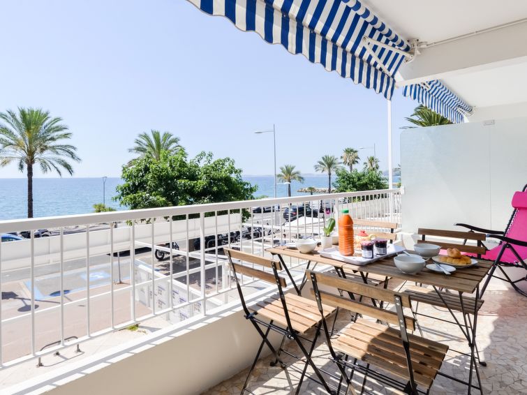 Appartement aan zee met zeezicht in Cagnes-sur-Mer in Cagnes-sur-Mer