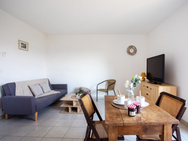 Search and Stay destination Cagnes-sur-Mer, Provence-Alpes-Côte d'Azur - France from AU$ 177. 10 cours 11 Novembre