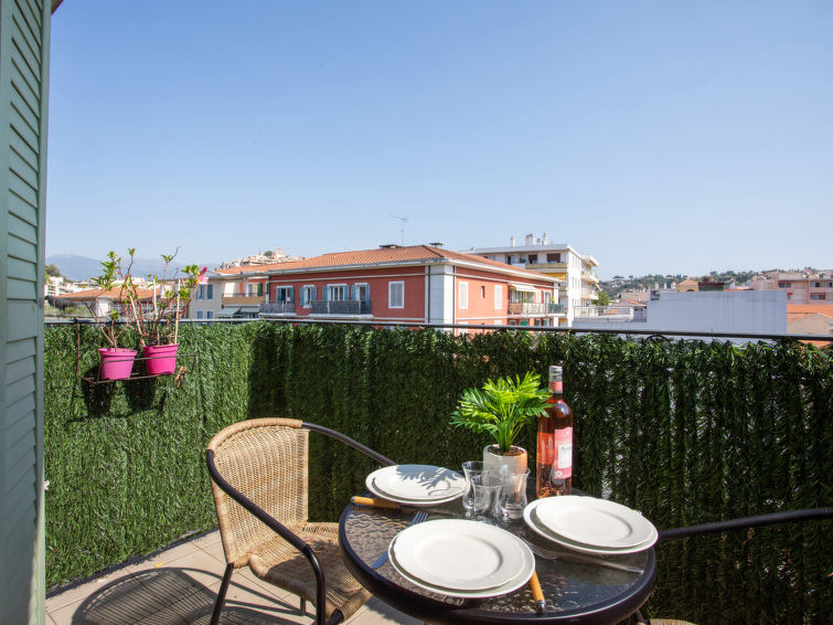 Search and Stay destination Cagnes-sur-Mer, Provence-Alpes-Côte d'Azur - France from AU$ 177. 10 cours 11 Novembre