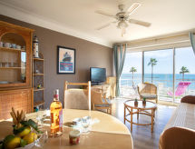 Le Cormoran: Direct aan zee in Saint Laurent du Var met panoramisch uitzicht - thumbnail 2