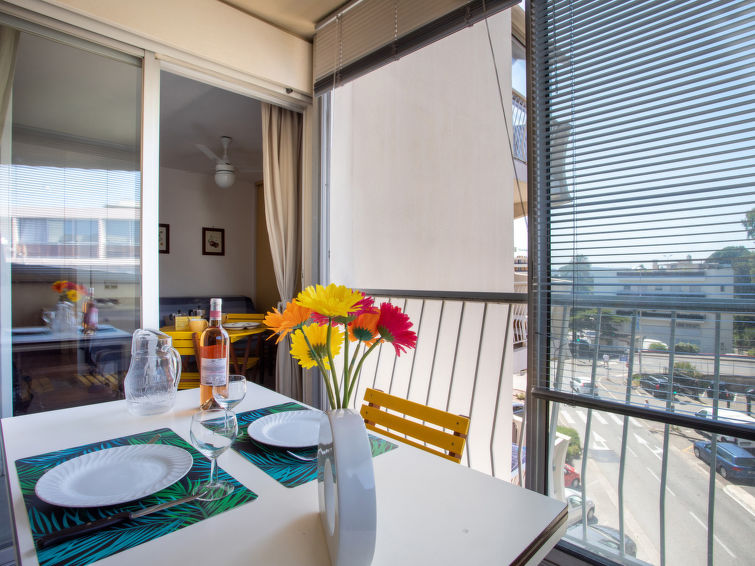 4-persoons appartement aan zee in Saint Laurent du Var in Saint Laurent du Var