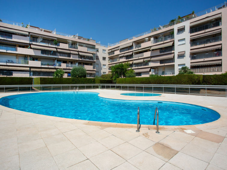 Op 1,0 km van zee: Ruim appartement Le Phenicia in Saint Laurent du Var in Saint Laurent du Var