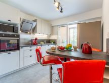 Licht appartement op 1 km van het strand met zwembad in Saint Laurent du Var - thumbnail 4