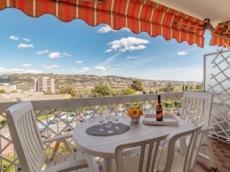Search and Stay destination Saint-Laurent-du-Var, Provence-Alpes-Côte d'Azur - France from AU$ 207. Le Giono