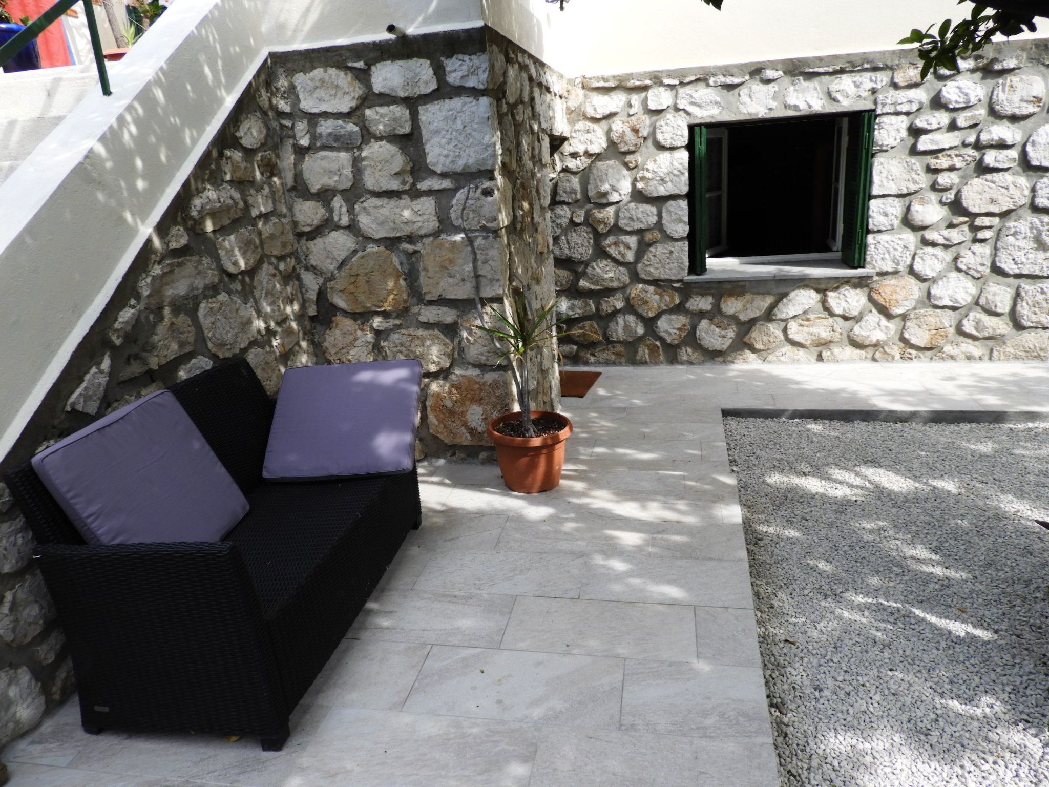 Wohnung "Les roses" auf einem eingemauerten Grundstück-Binnen