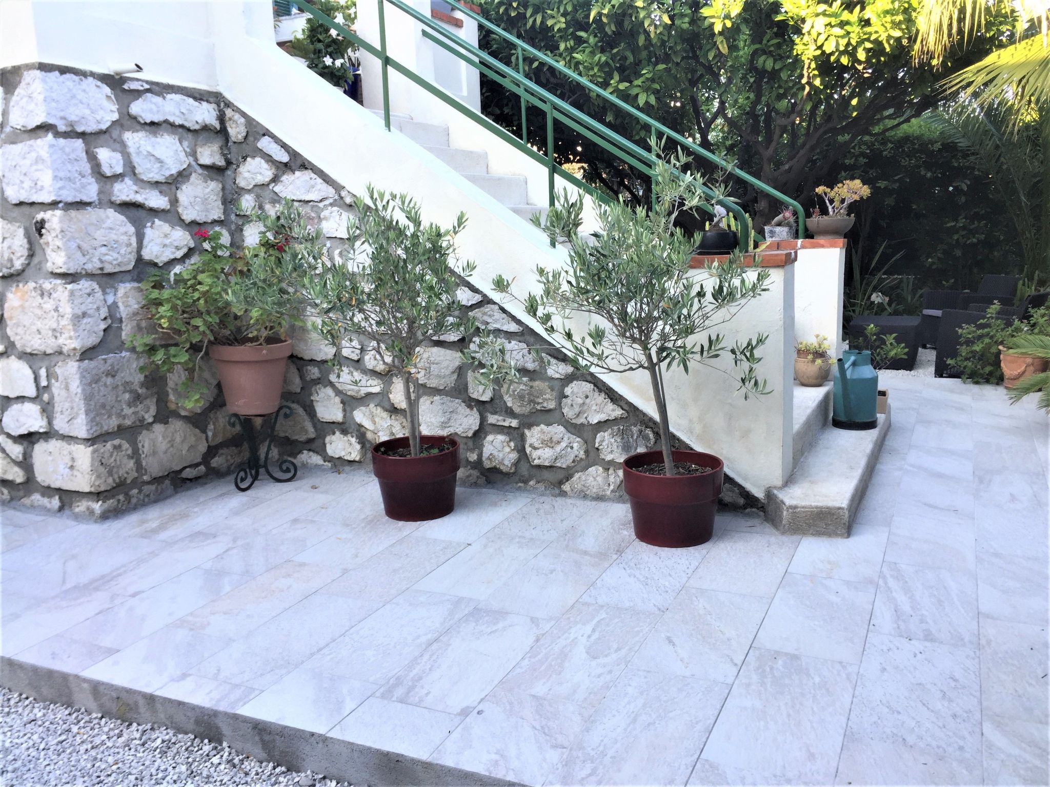 Wohnung "Les roses" auf einem eingemauerten Grundstück-Buiten