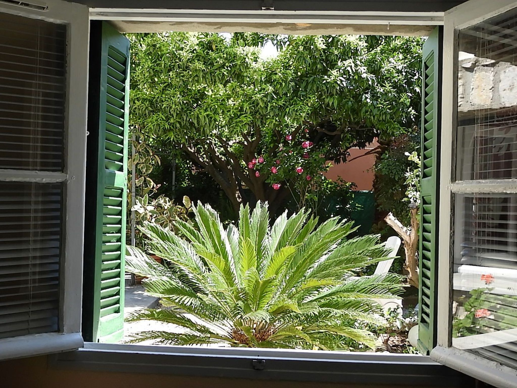 Wohnung "Les roses" auf einem eingemauerten Grundstück-Image-tags.info