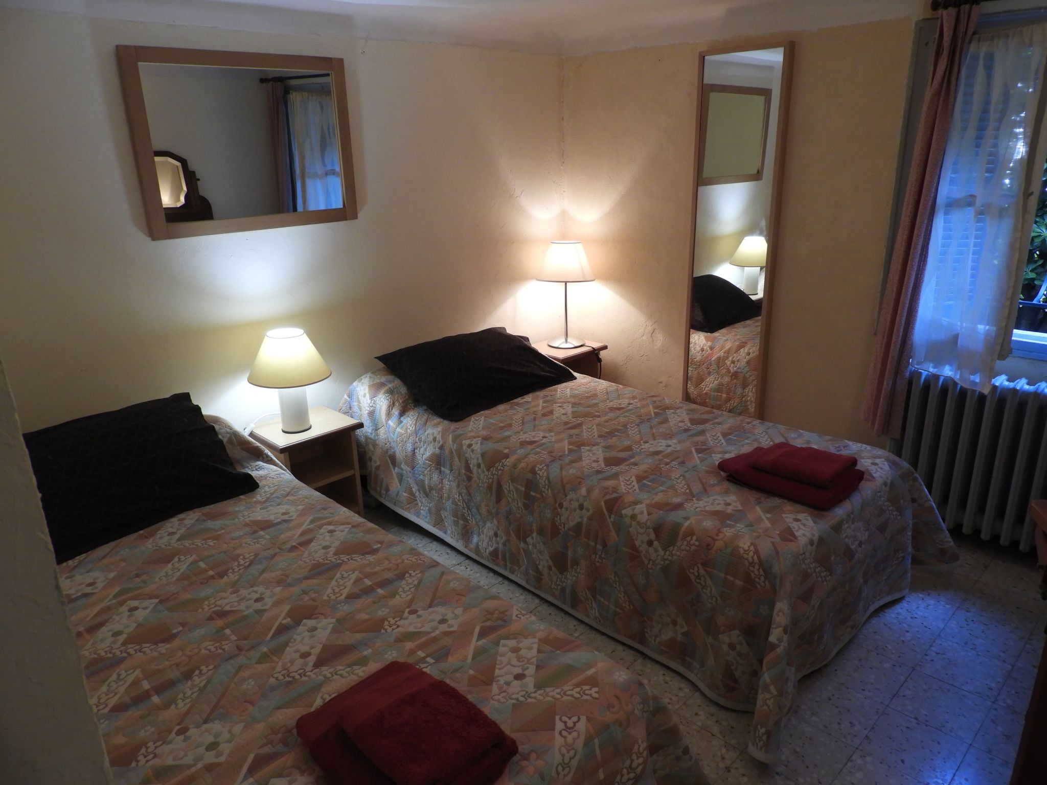 Wohnung "Les roses" auf einem eingemauerten Grundstück-Binnen