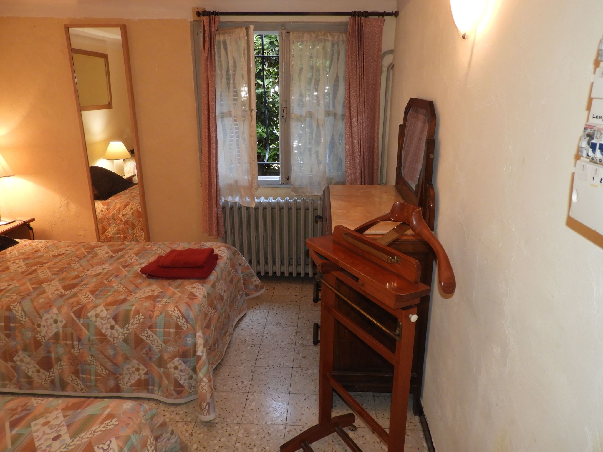 Wohnung "Les roses" auf einem eingemauerten Grundstück-Binnen