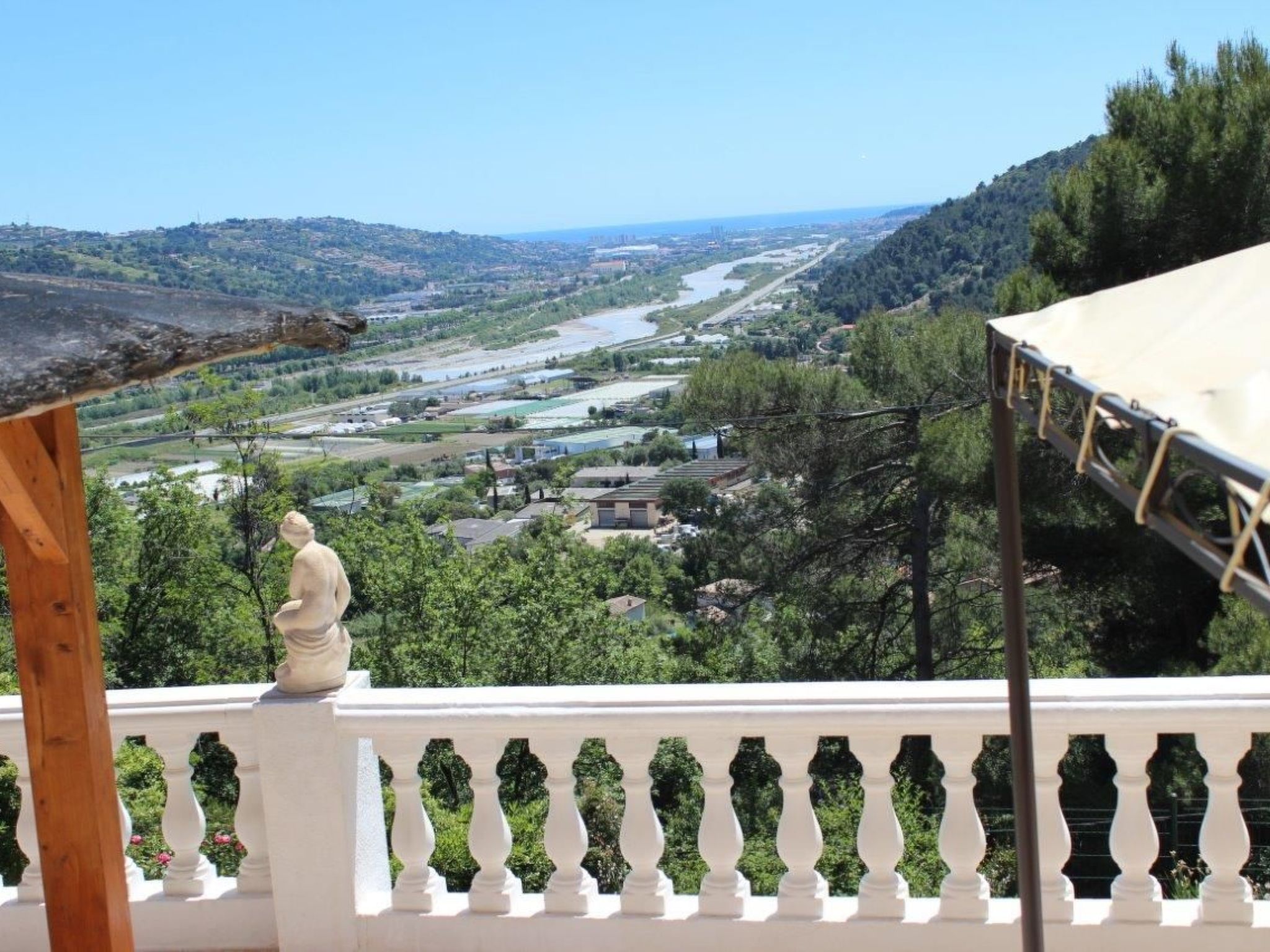 "Rocabel" mit Blick auf das Wasser-Binnen