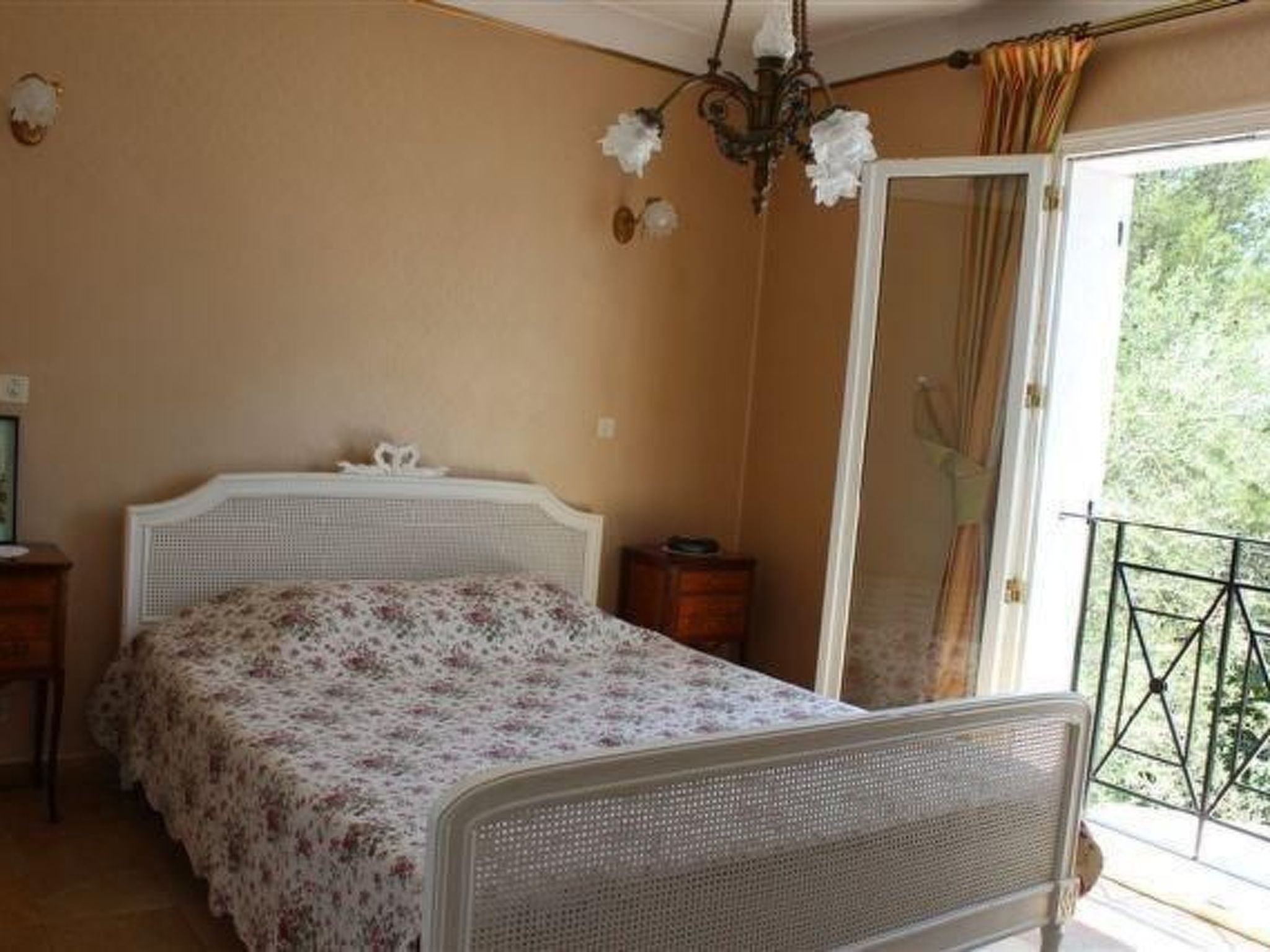 "Rocabel" mit Blick auf das Wasser-Binnen