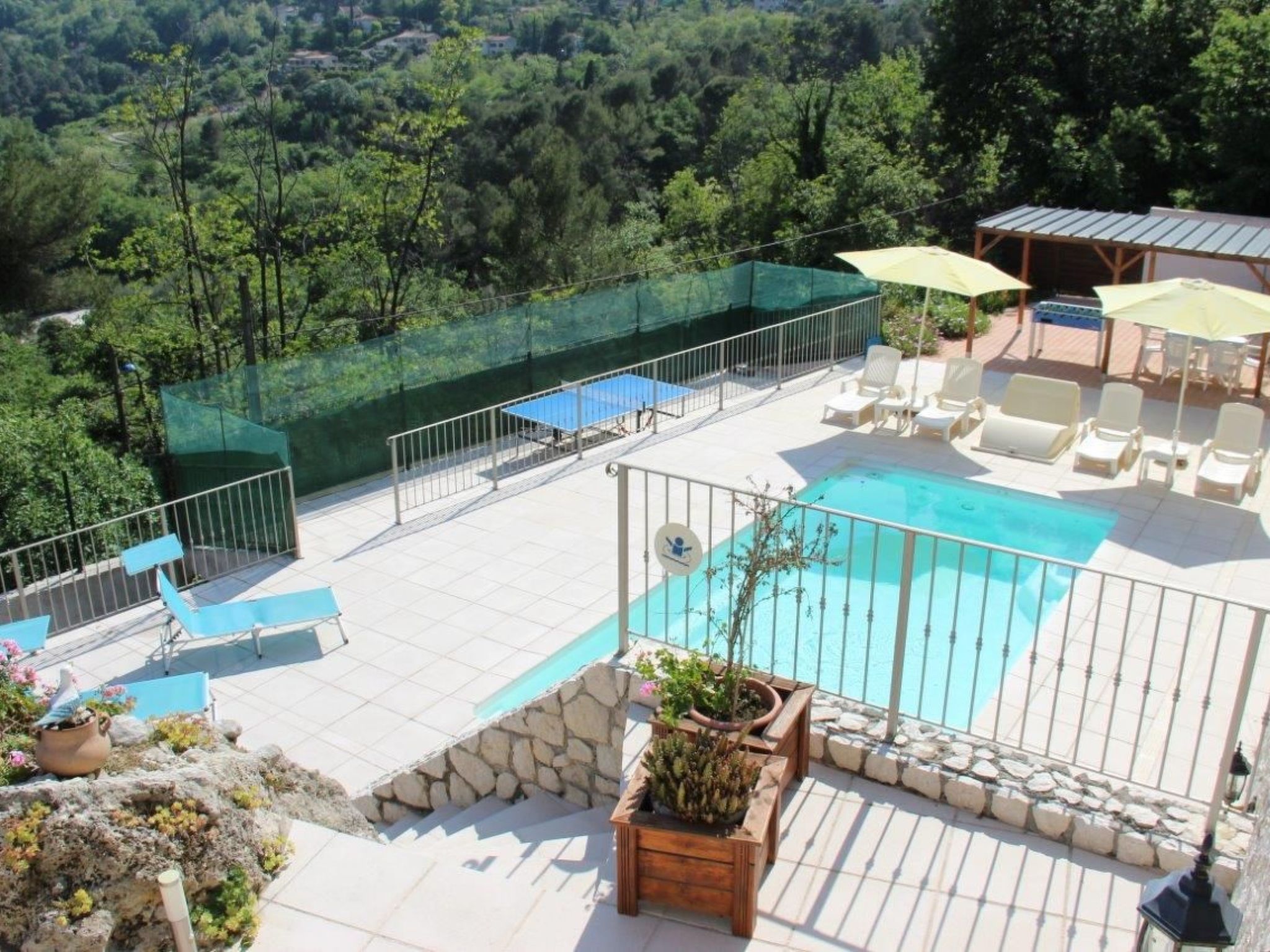 "Rocabel" mit Blick auf das Wasser-Binnen