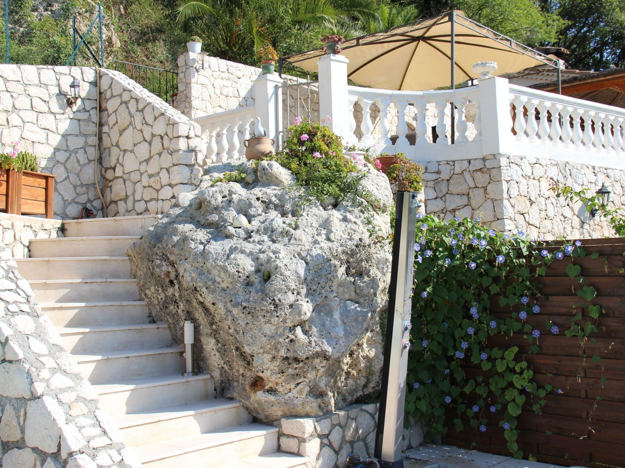 "Rocabel" mit Blick auf das Wasser-Binnen