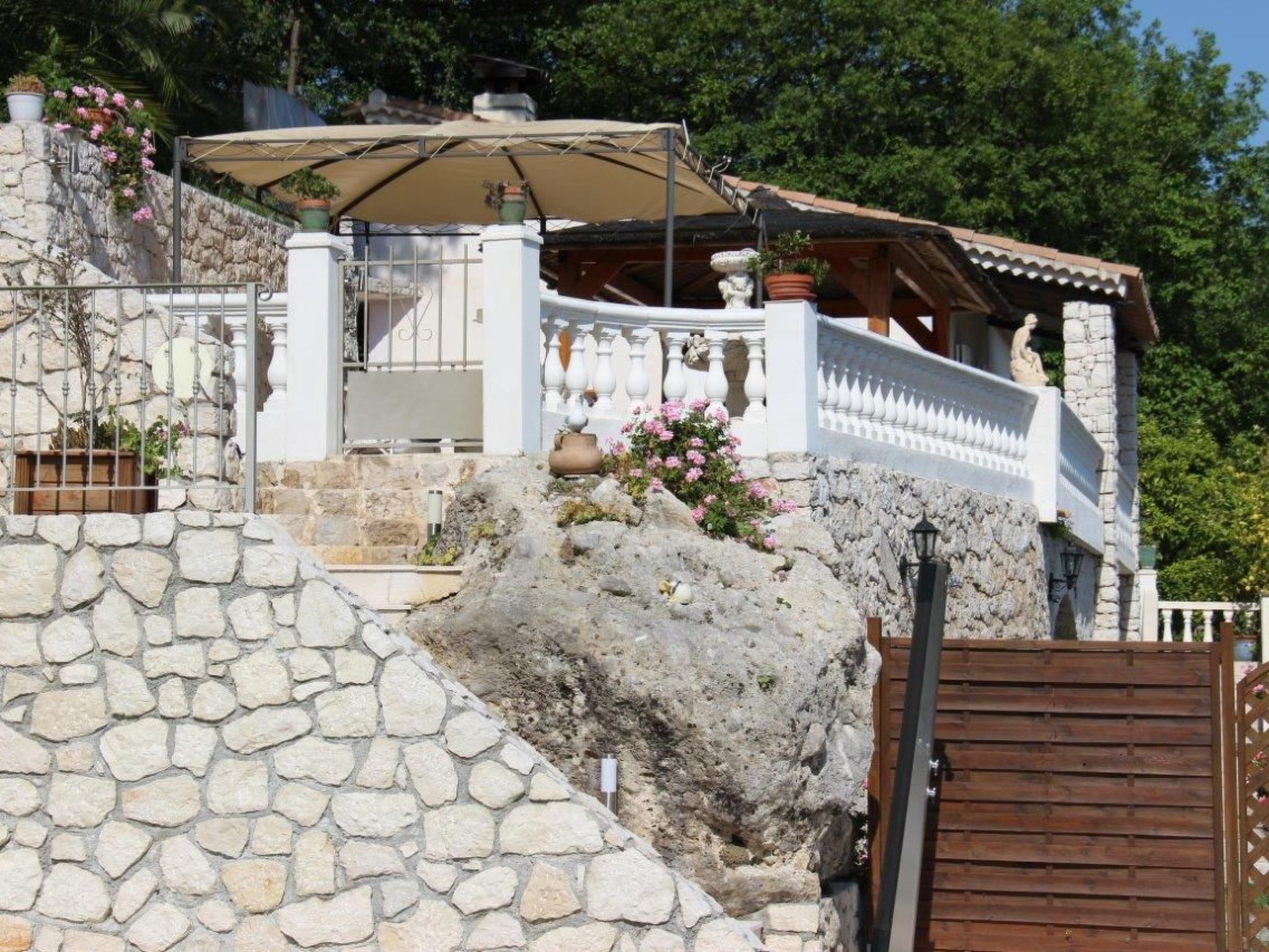 "Rocabel" mit Blick auf das Wasser-Binnen