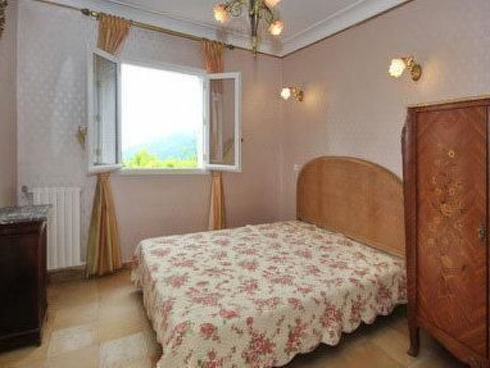 "Rocabel" mit Blick auf das Wasser-Binnen