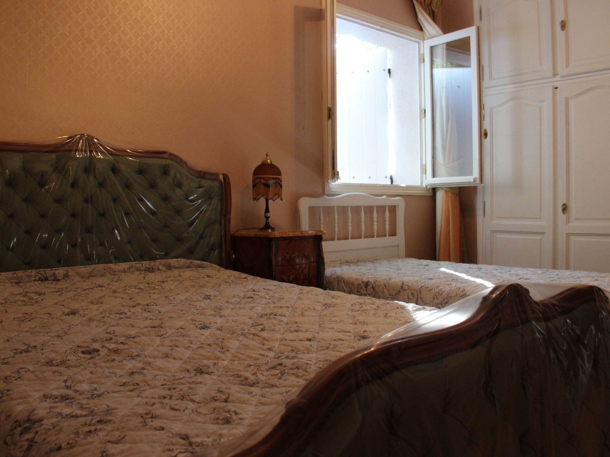 "Rocabel" mit Blick auf das Wasser-Binnen