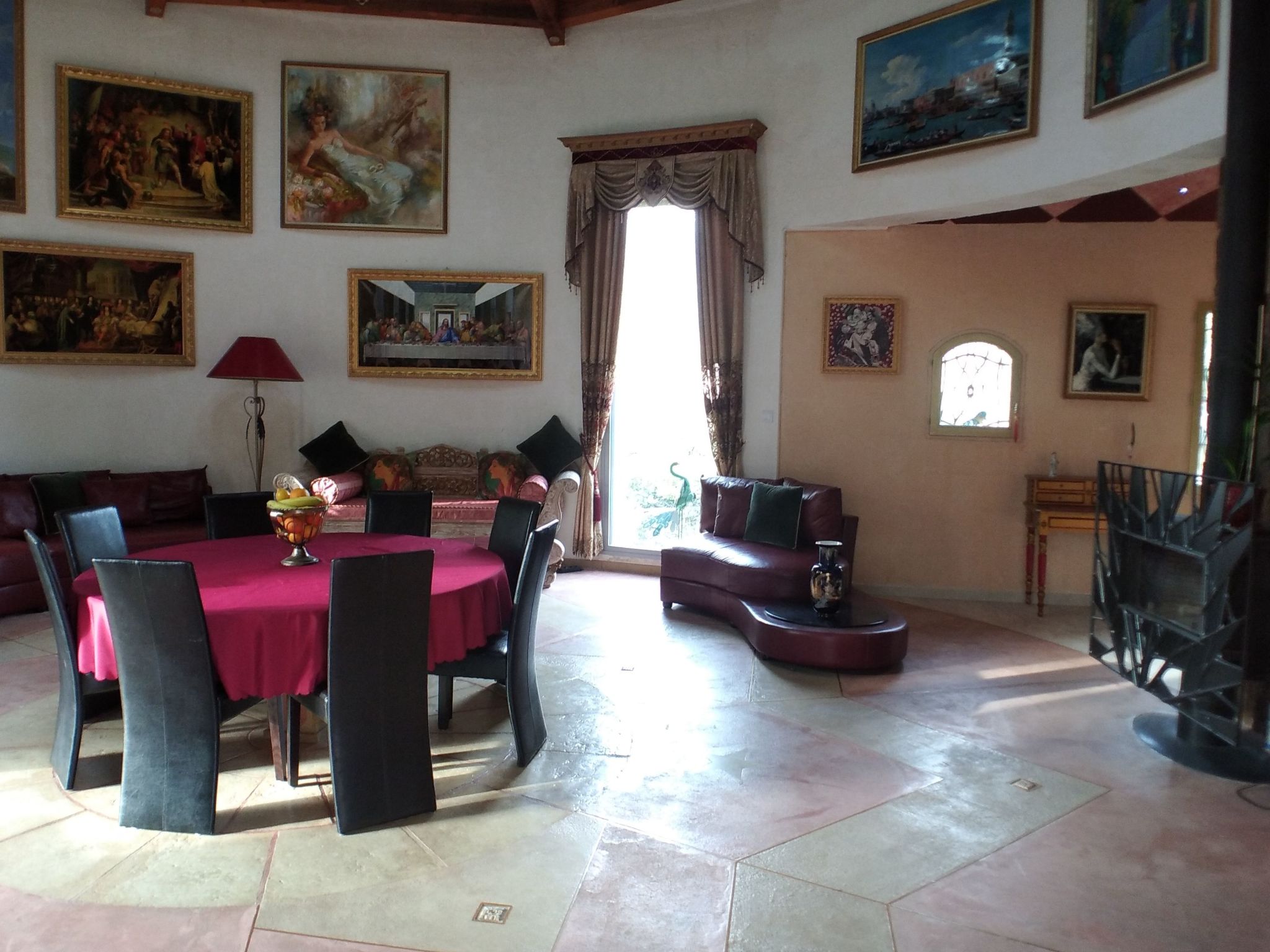 "Villa Sculpture" mit Terrasse-Binnen