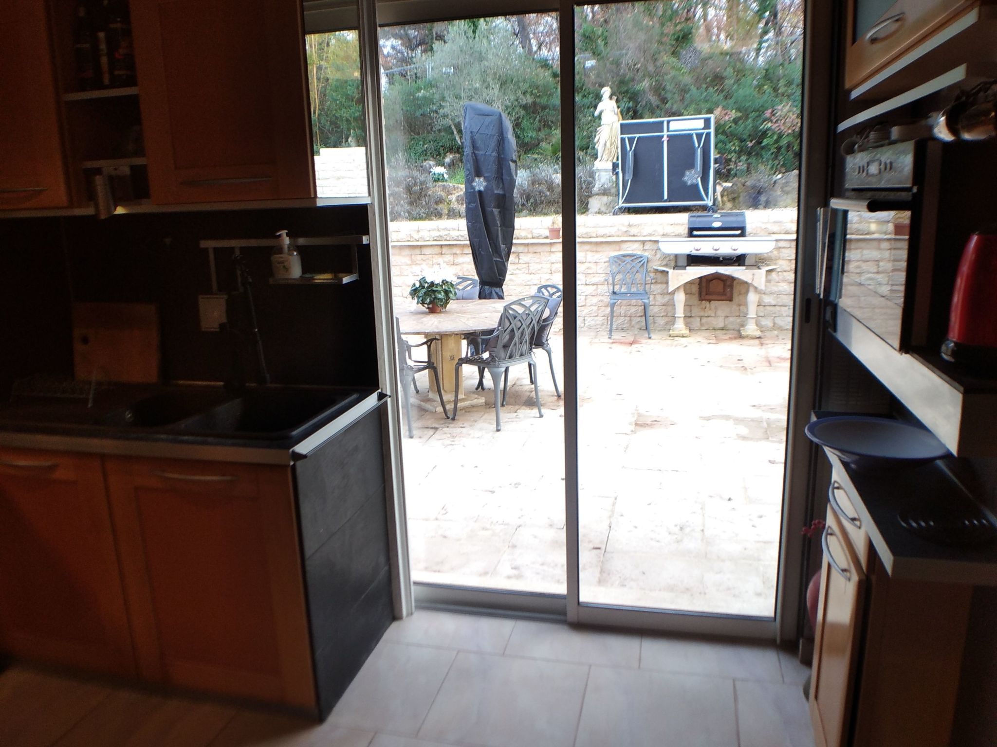 "Villa Sculpture" mit Terrasse-Binnen