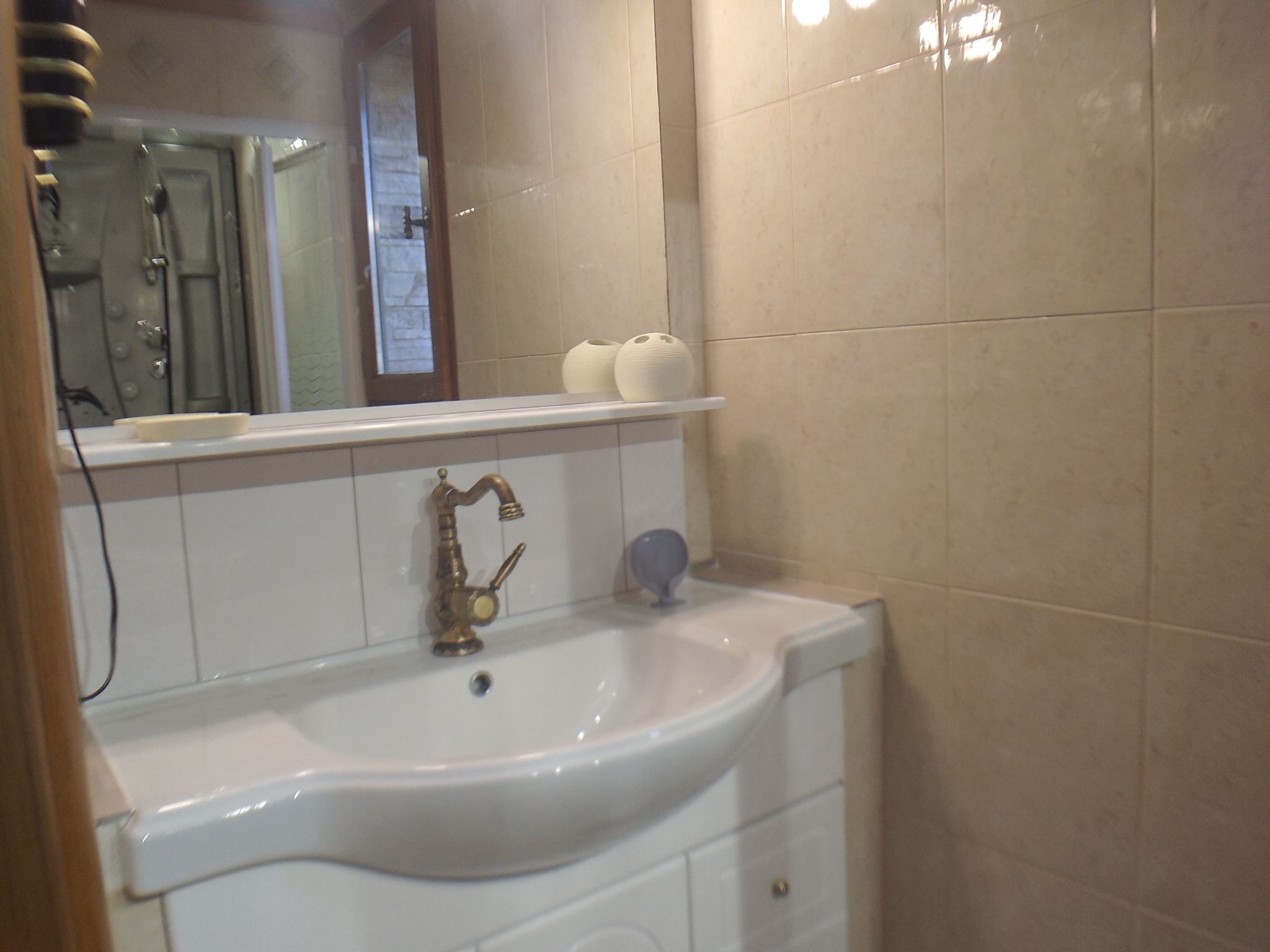 "Villa Sculpture" mit Terrasse-Binnen