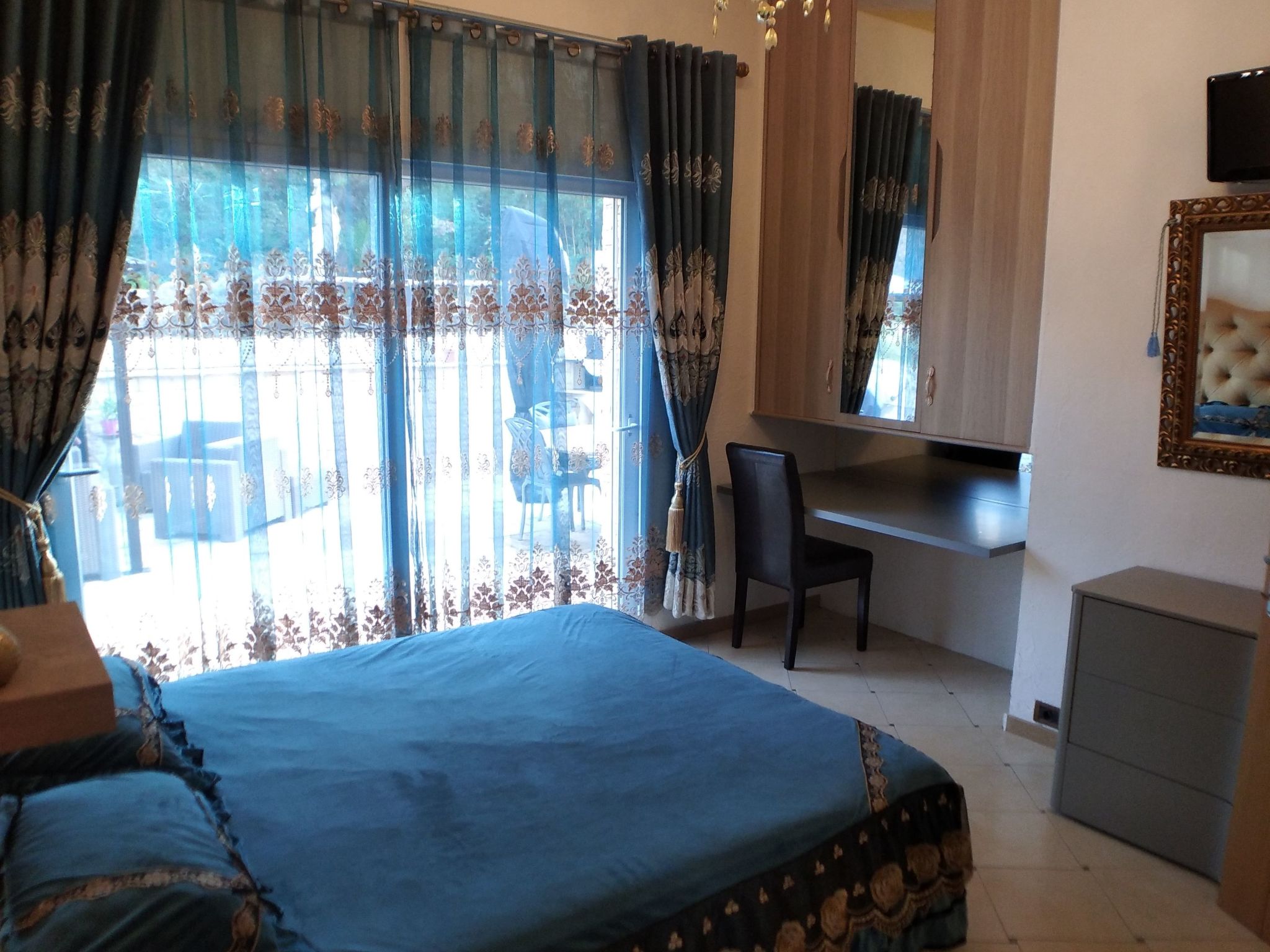 "Villa Sculpture" mit Terrasse-Binnen