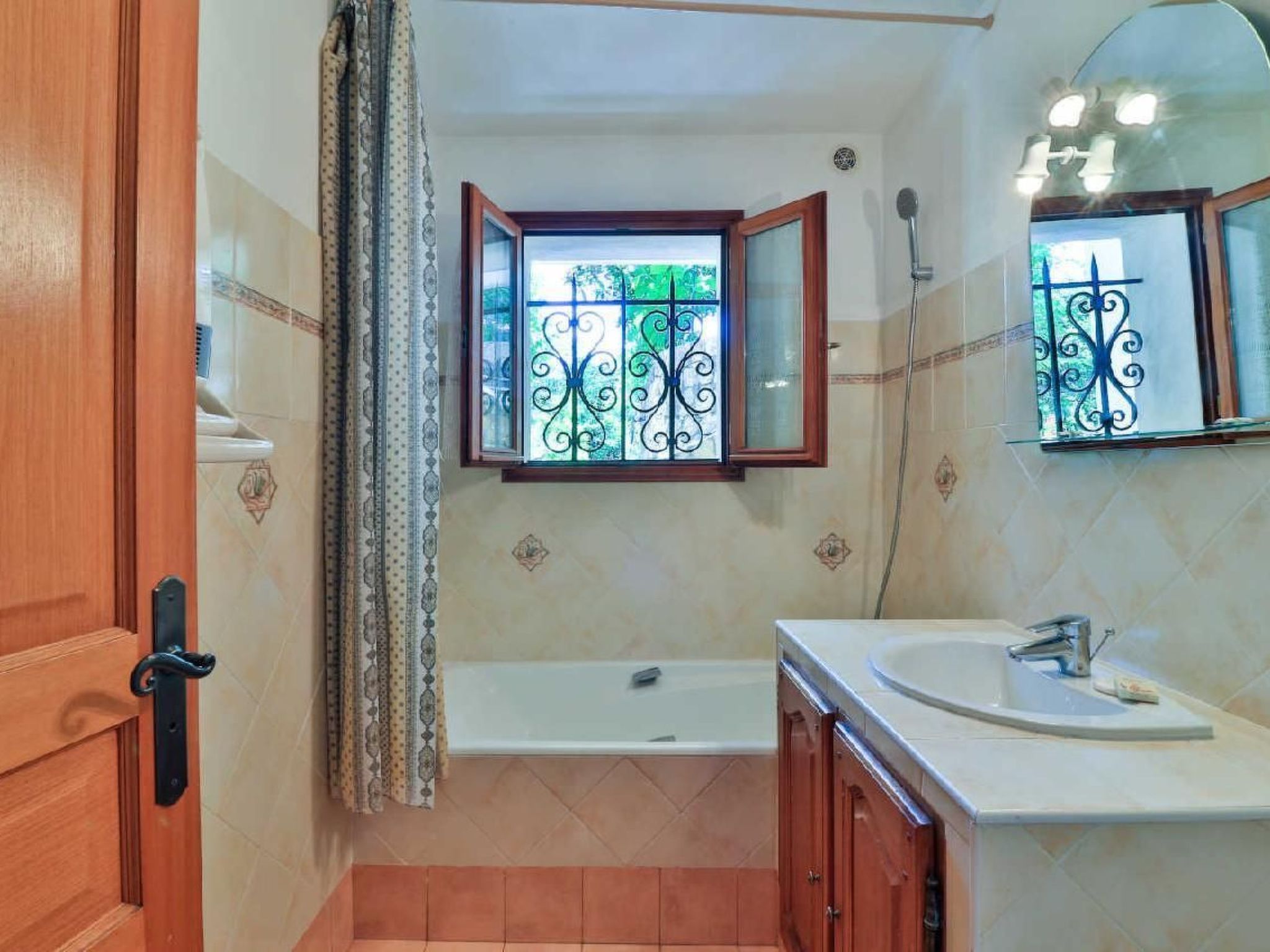 Appartement in Le Bar-Sur-Loup mit Eigenem Garten-Image-tags.info