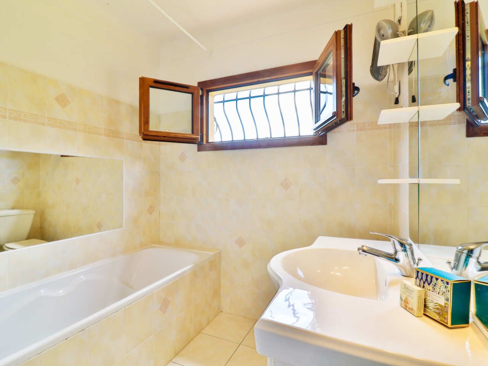 Locations-06 - la maison de noelie - Gartengeschoss-Image-tags.info