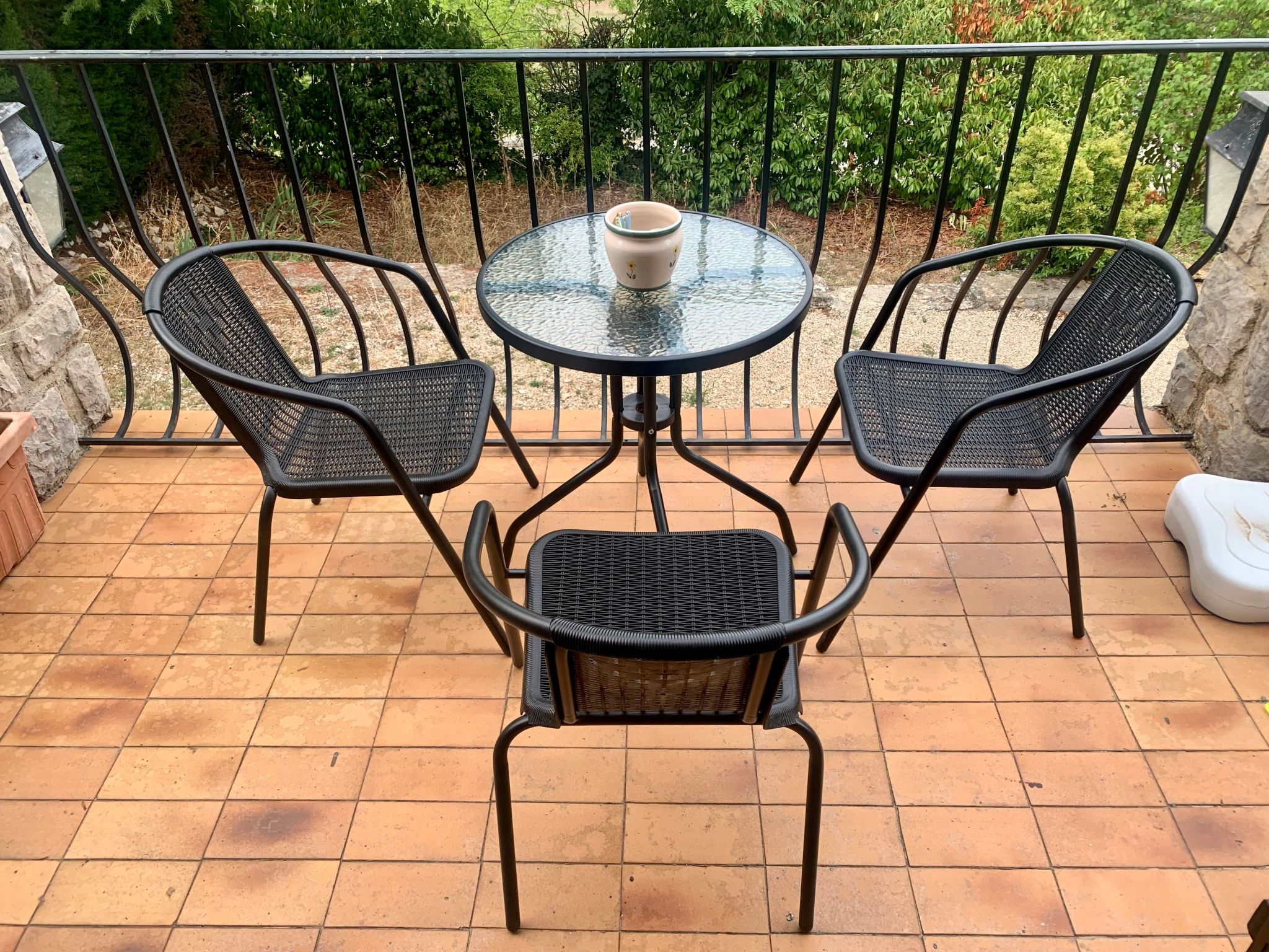 Steinhaus Garten und Blick auf die Berge-Inside