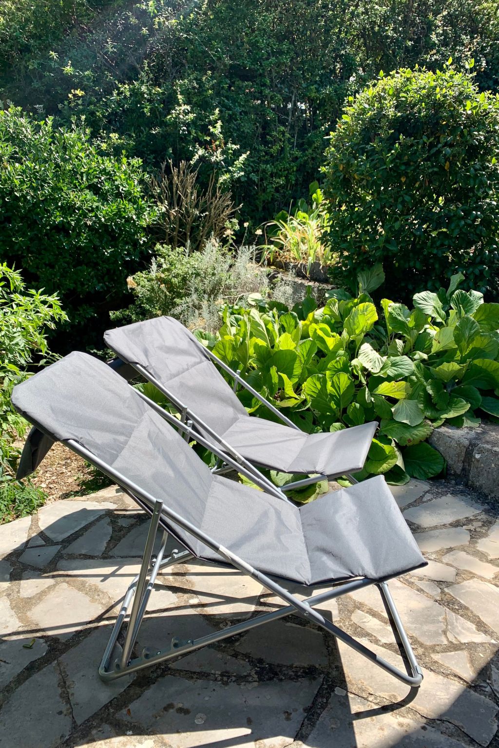 Steinhaus Garten und Blick auf die Berge-Inside