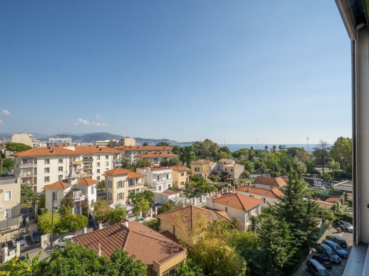 Search and Stay destination Nice, Provence-Alpes-Côte d'Azur - France from AU$ 202. Plein Soleil