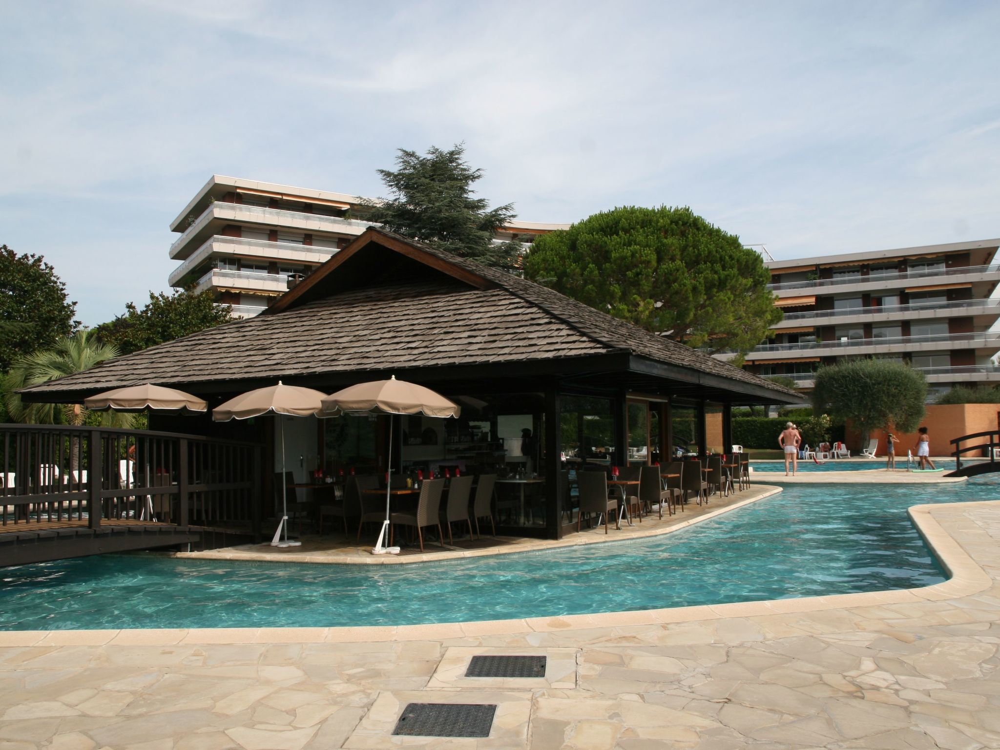 Les Belles Terrres-Drinnen