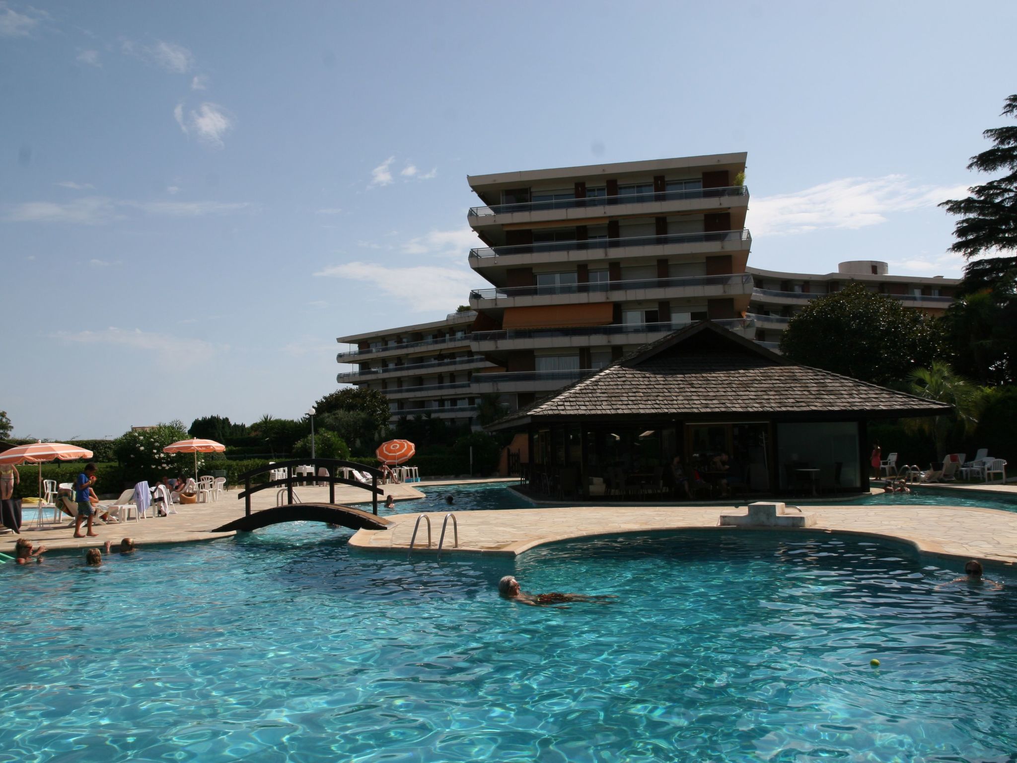 Les Belles Terrres-Drinnen