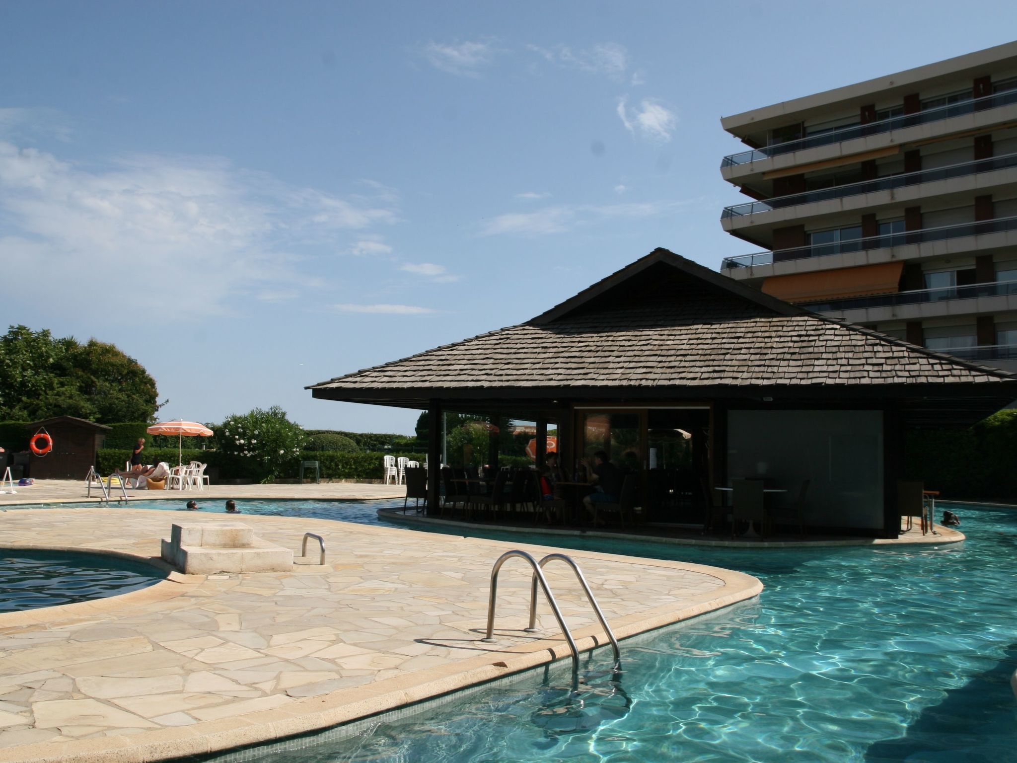 Les Belles Terrres-Drinnen