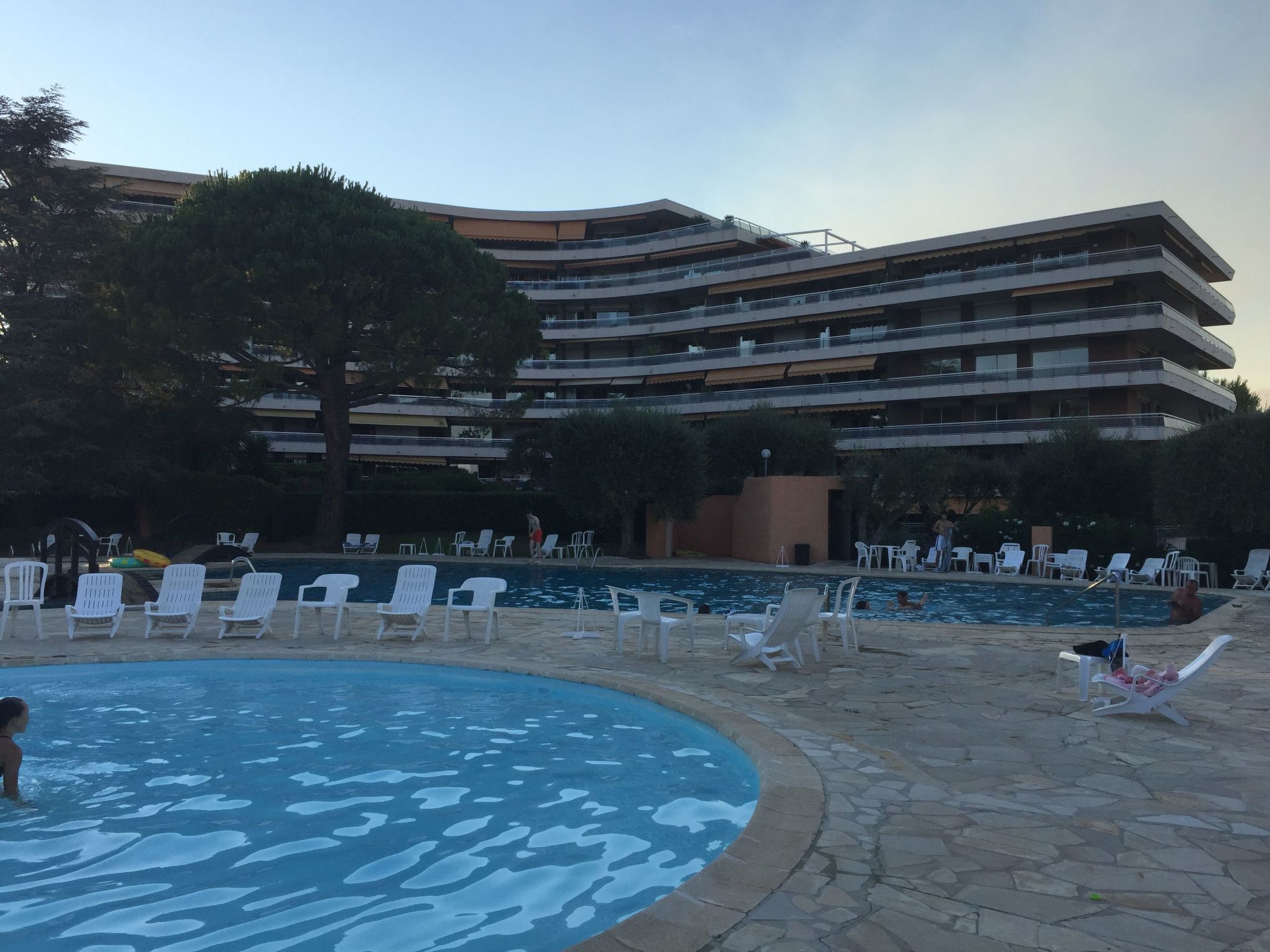 Les Belles Terrres-Drinnen