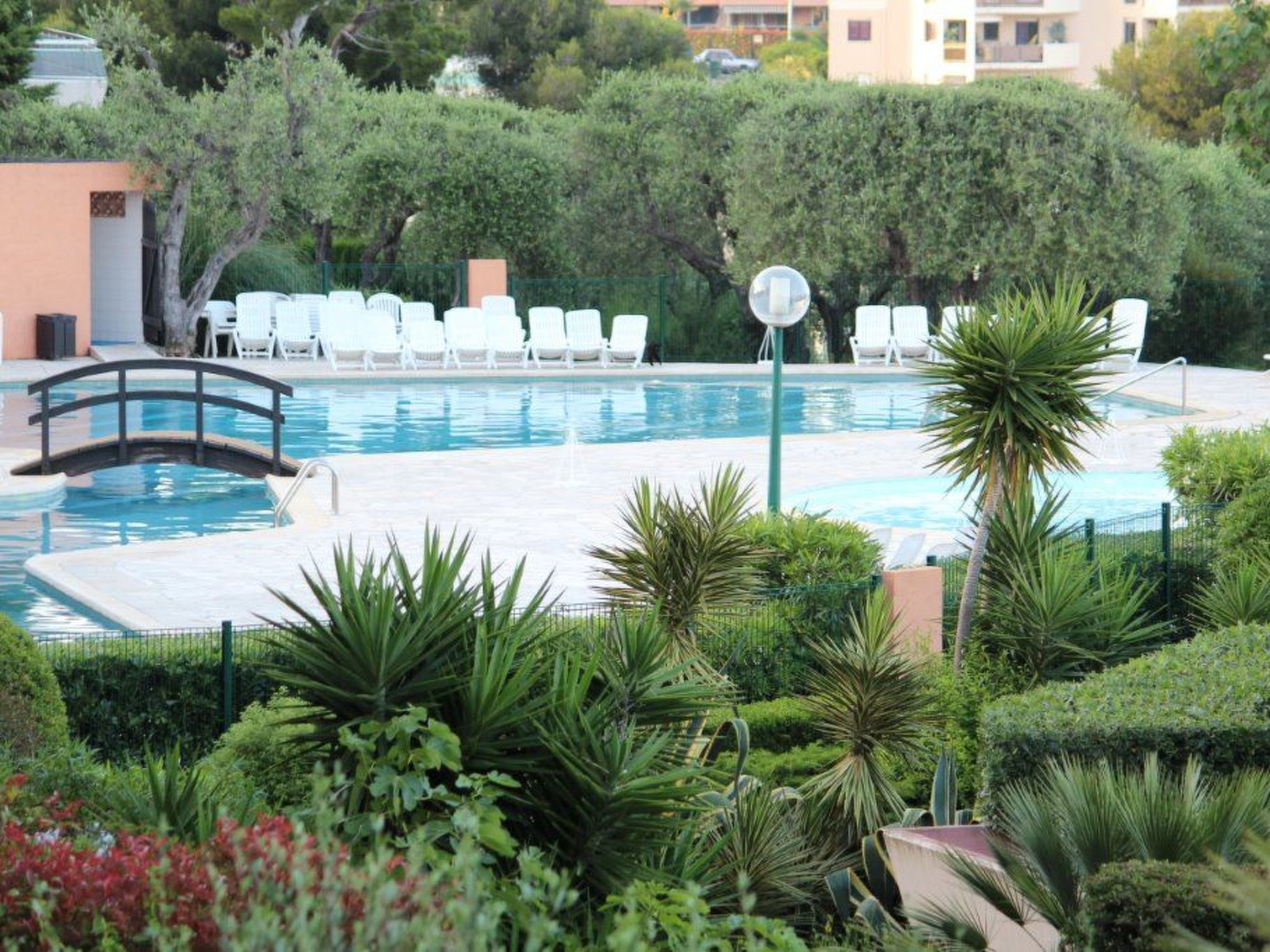 Les Belles Terrres-Drinnen