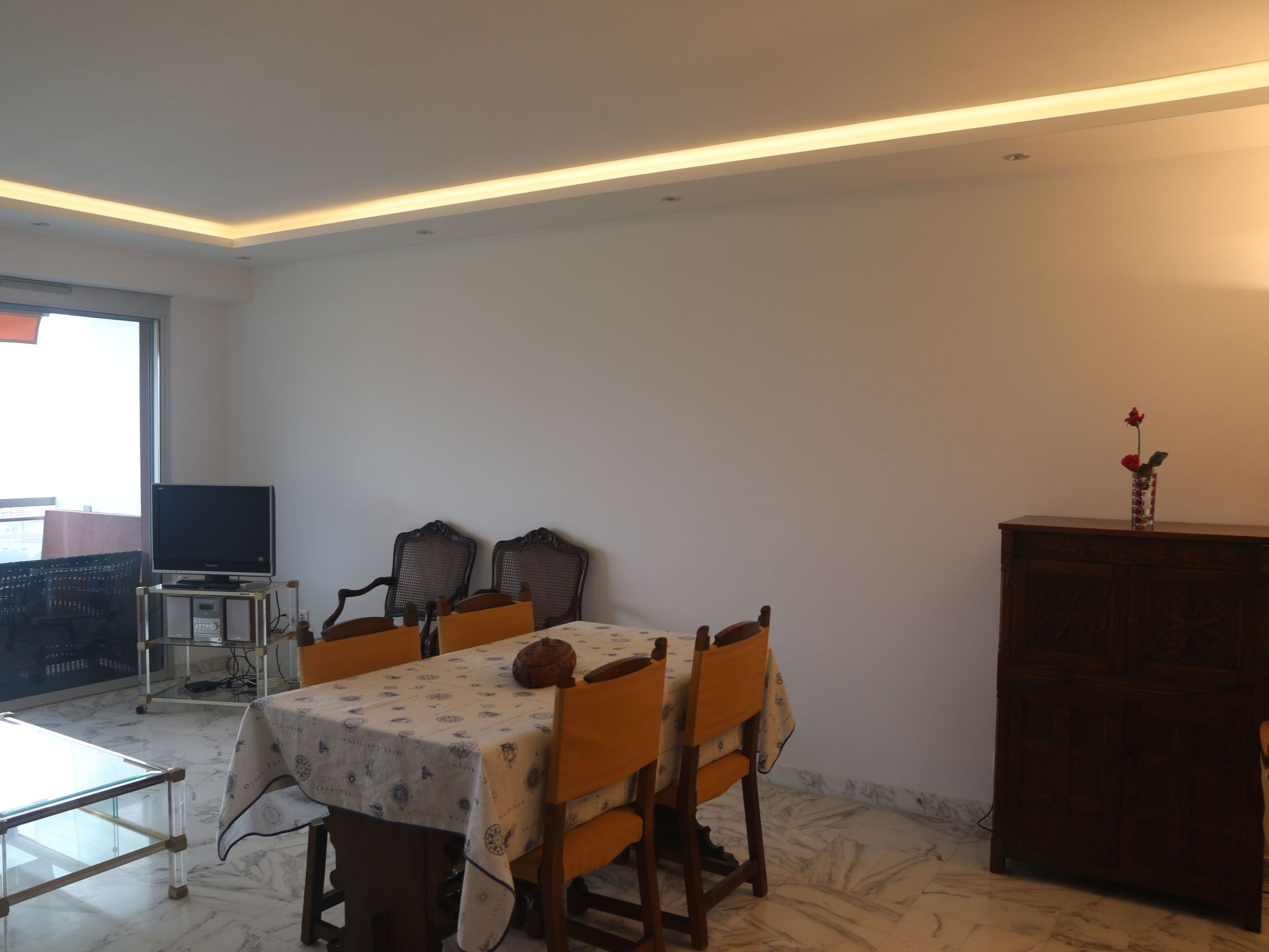 Les Belles Terrres-Drinnen