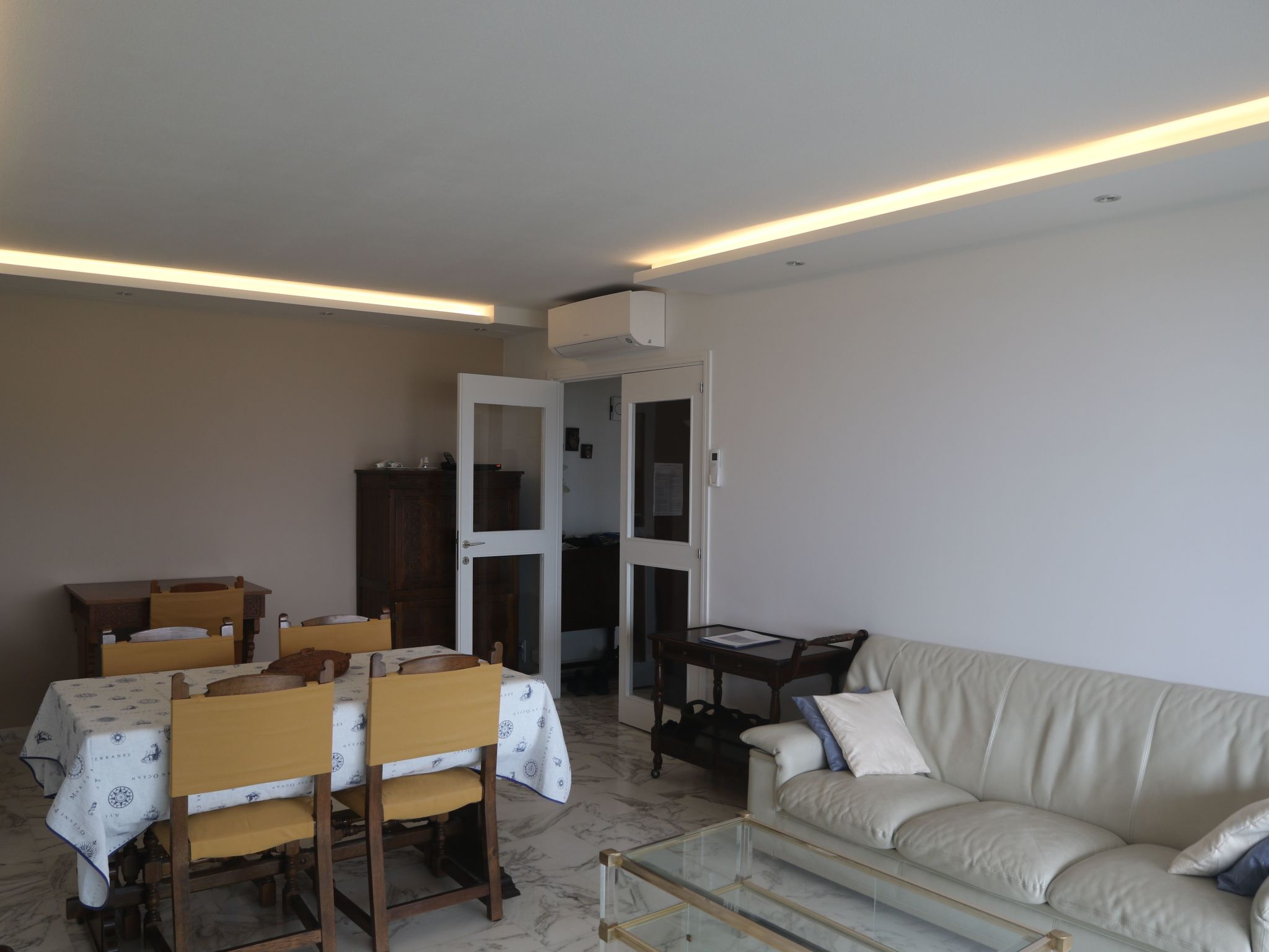 Les Belles Terrres-Drinnen