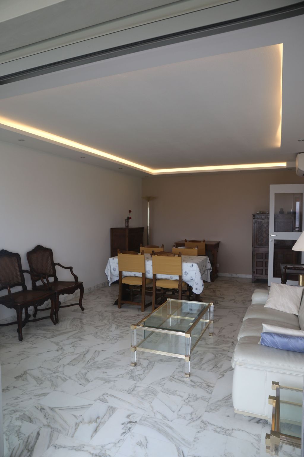 Les Belles Terrres-Drinnen