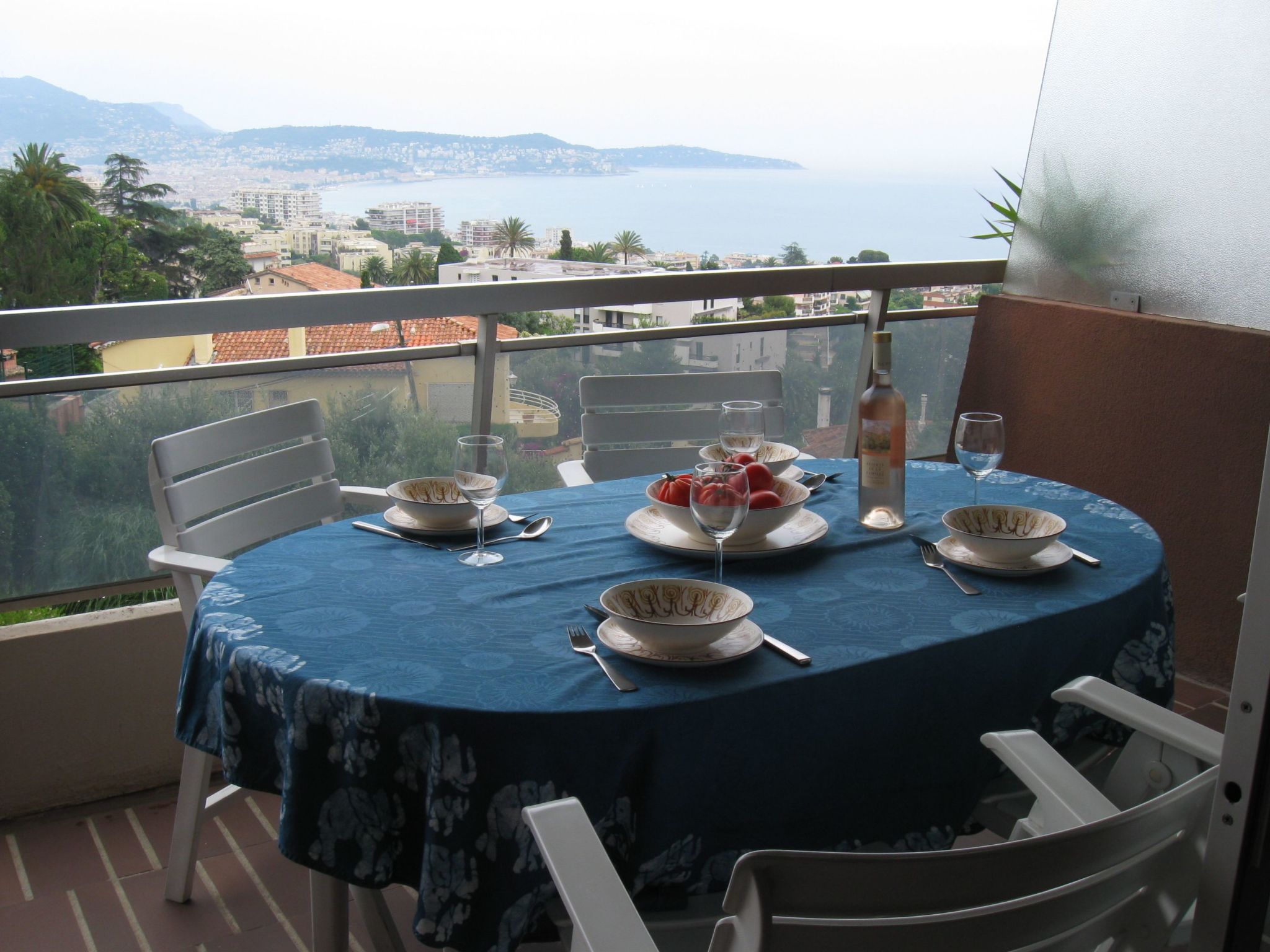 Les Belles Terrres-Drinnen